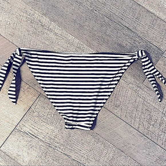 NWOT! H&M Navy and White Bikini Bottoms. Size 10. - Picture 2 of 3